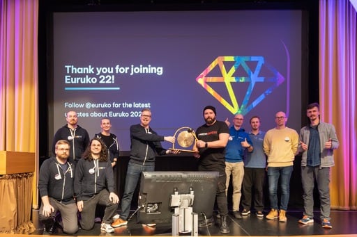 Euruko 2022 crew hand over the gong to the Vilnius folks